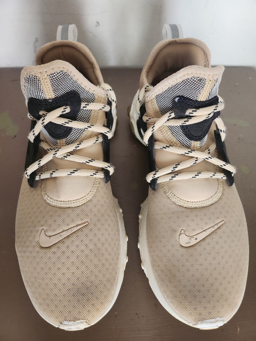Nike React Presto Woman, Size 4.5 Beige/ Black